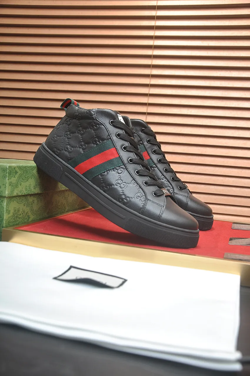 Men's shoes 💰480💶【GUCCI】1:1 men's sports shoes from the official website are now on the market. They are made of original silk cowhide + first-layer sheepskin lining, plus the original 1:1 comfortable outsole from the official website. Fashionable and versatile, super comfortable and breathable! Available in 2 colors: black, standard shoe size 38/45 (custom-made size 45 is non-refundable)